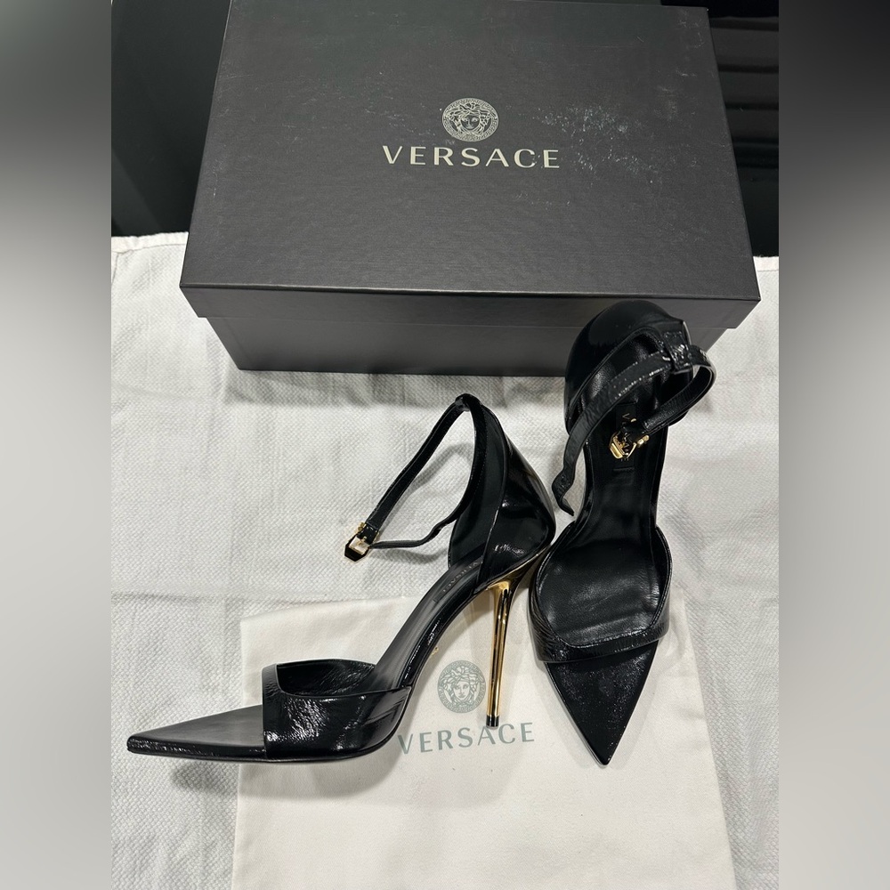 Black Versace heels for sale in very good condition!!!